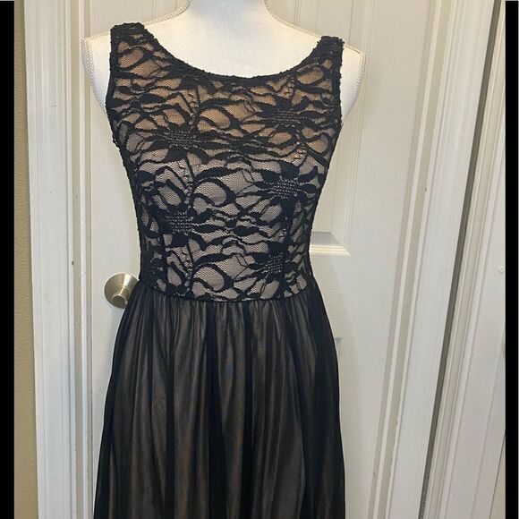 Classic Dress a Closet Must!  Size 3/4 - Picture 1 of 7